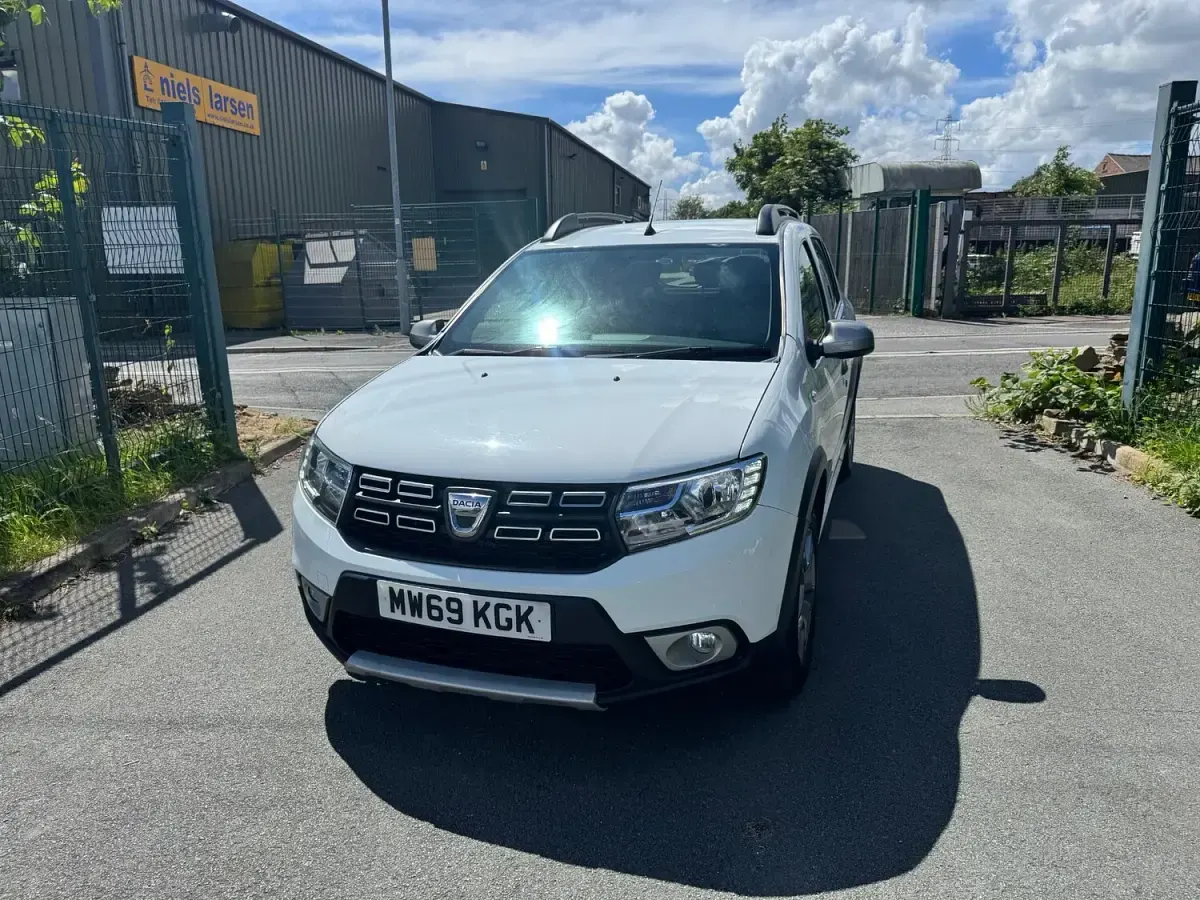 Used Dacia Sandero Comfort 90 HP (66 kW) 2019 White Hatchback