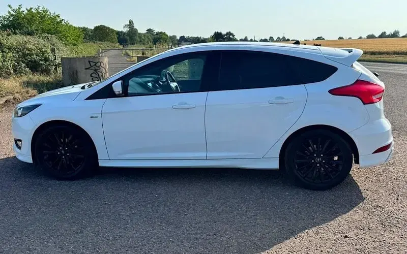 Used Ford Focus ST-Line 125 HP (91 kW) 2017 White Hatchback