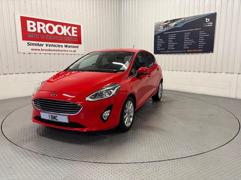 Used Ford Fiesta Titanium 100 HP (73 kW) 2017 Red Hatchback