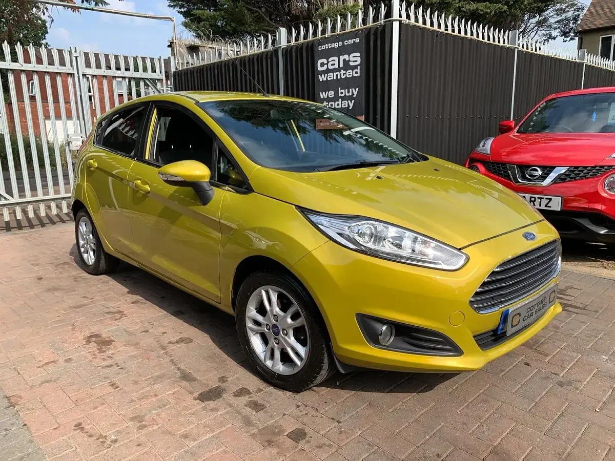 Used Ford Fiesta Zetec 98 HP (72 kW) 2015 Yellow Hatchback