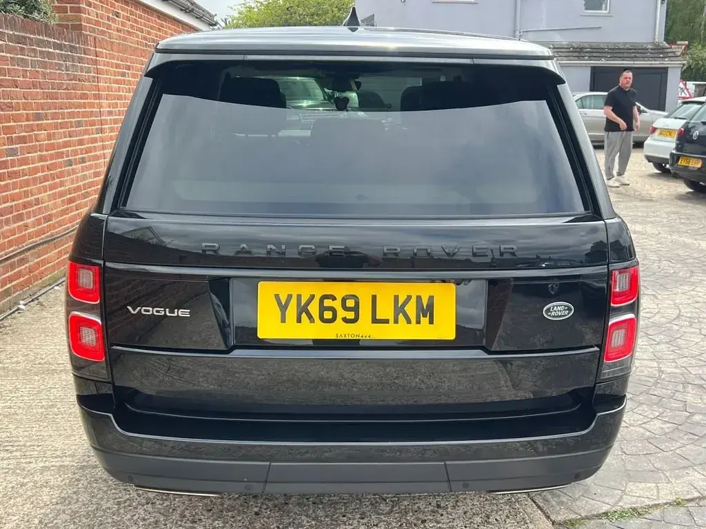 Begagnad Land Rover Range Rover Vogue 275 HK (202 kW) 2019 Svart SUV