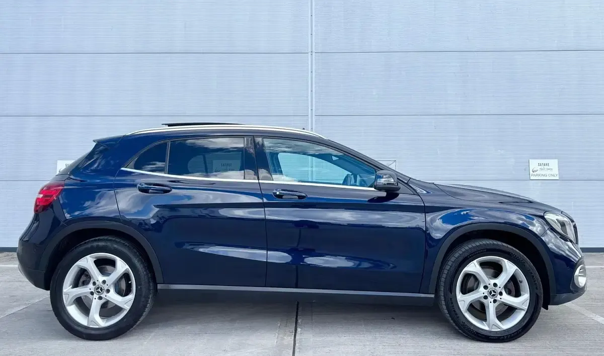 Used Mercedes GLA200 Premium Plus 136 HP (100 kW) 2017 Blue SUV