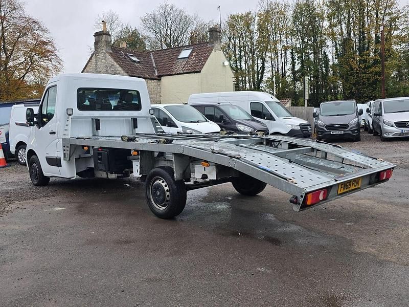 Used Vauxhall Movano 145 HP (106 kW) 2018 White MPV
