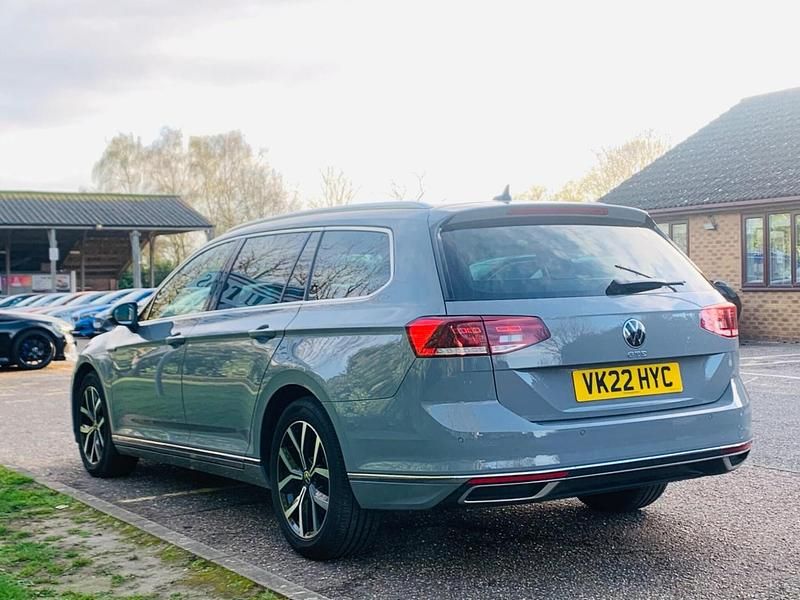 Begagnad VW Passat GTE 218 HK (160 kW) 2022 Grå Kombi