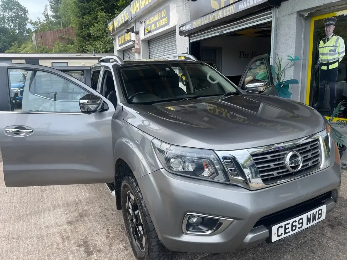 Used Nissan Navara Tekna 190 HP (139 kW) 2019 Grey Pickup