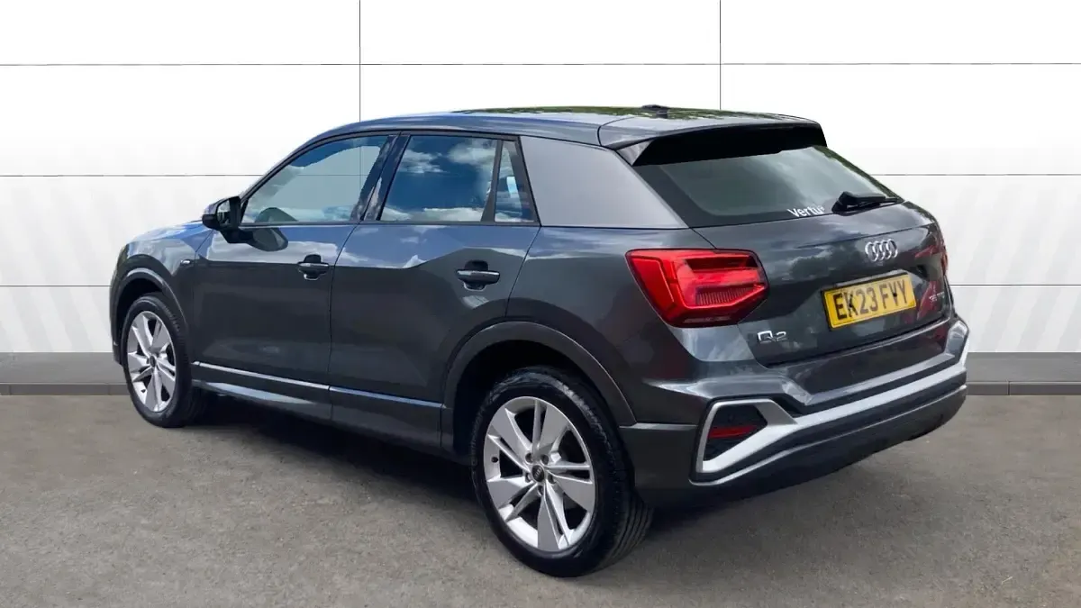 Usado Audi Q2 S-Line 150 HP (110 kW) 2023 Cinzento SUV