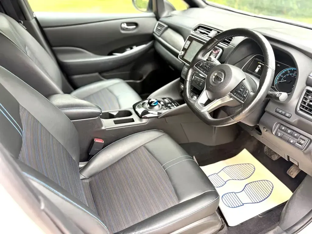 Used Nissan Leaf N-Connecta 110 kW (150 HP) 2020 White Hatchback