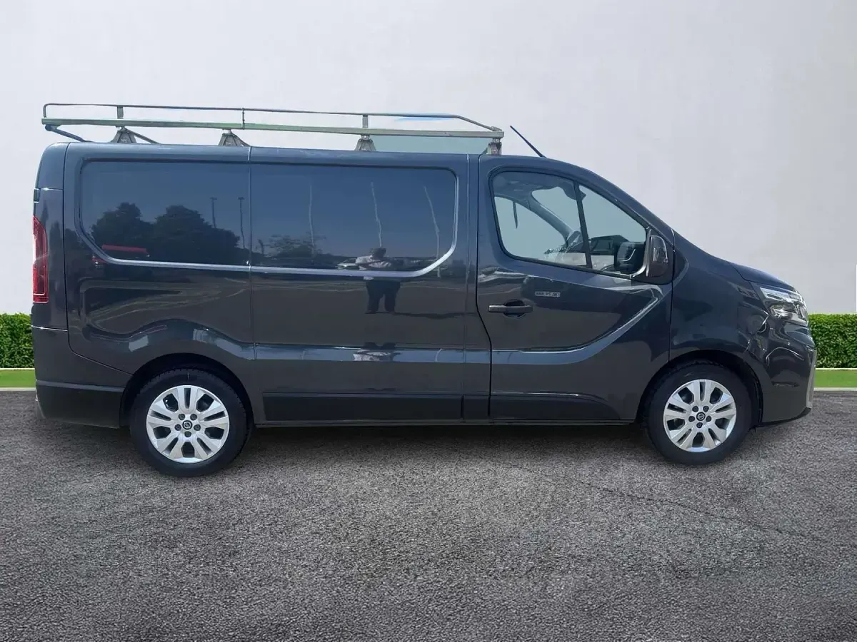 Used Nissan Primastar Tekna 110 HP (80 kW) 2022 Grey MPV