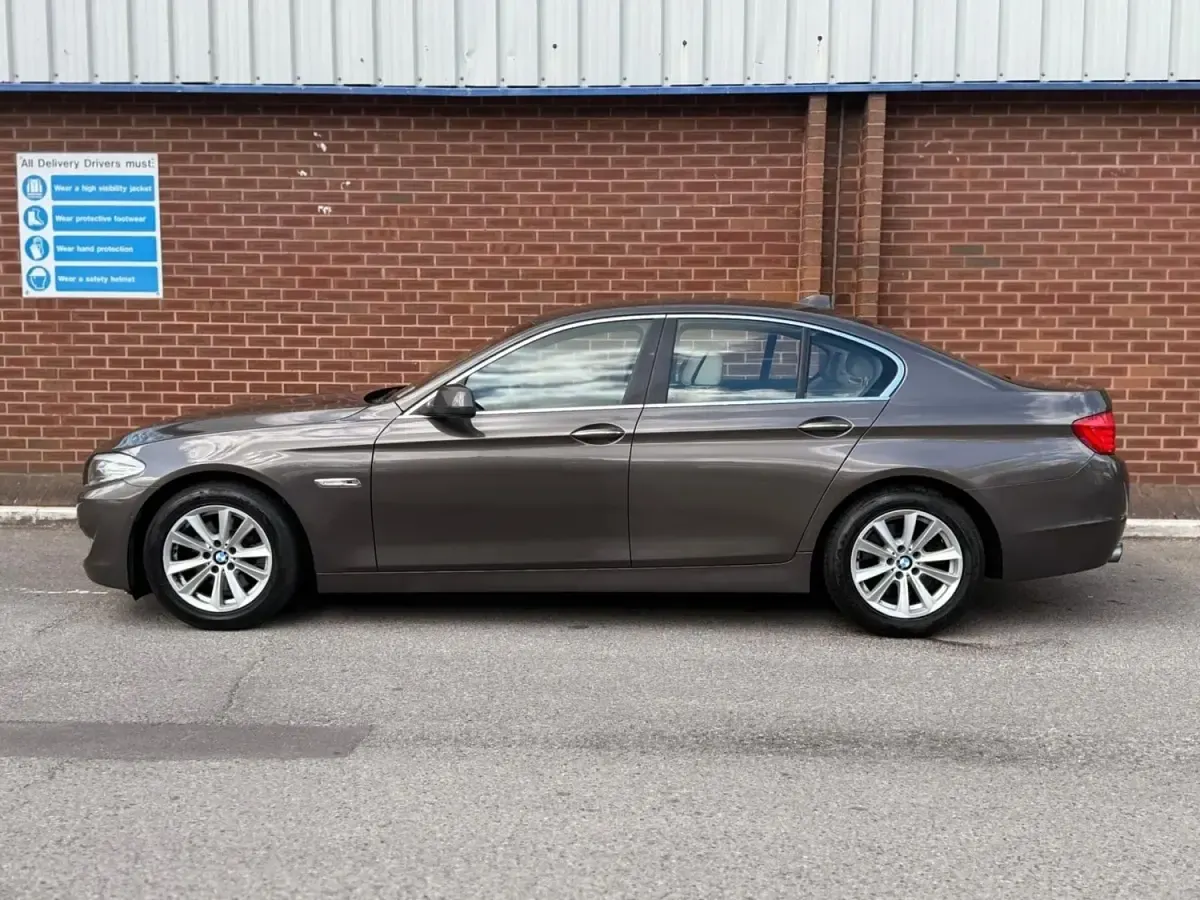 Usado BMW 523 2010 Marrón Berlina