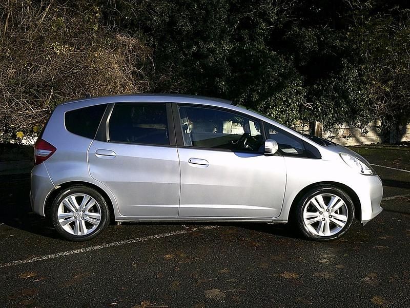 Begagnad Honda Jazz ES 99 HK (72 kW) 2014 Silver Halvkombi