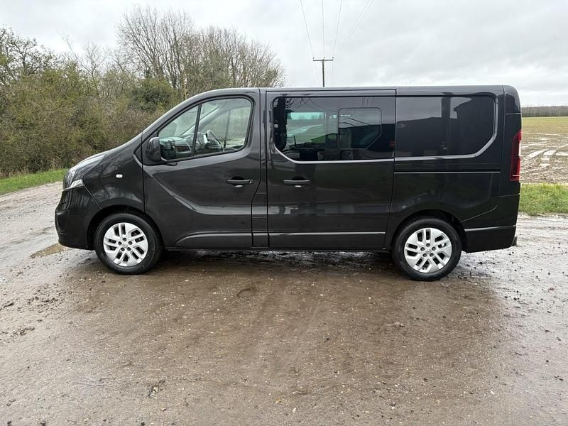 Used Vauxhall Vivaro Sportive 115 HP (84 kW) 2016 Black MPV