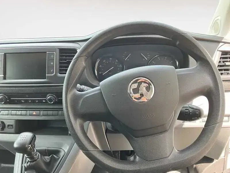 Used Vauxhall Vivaro S 100 HP (73 kW) 2023 White MPV
