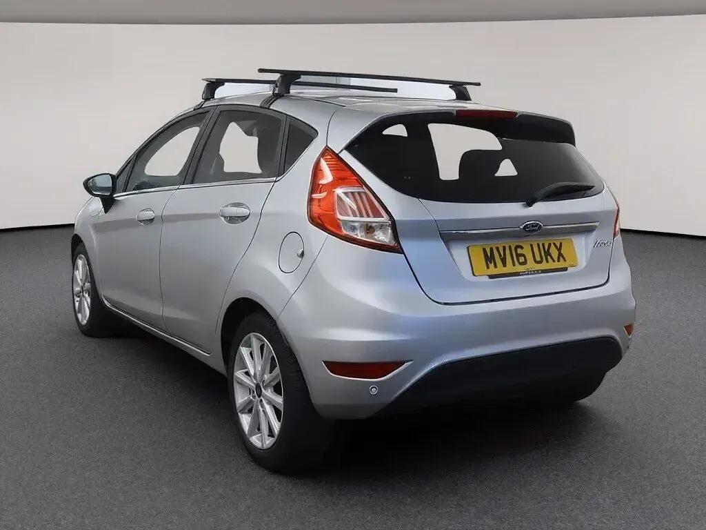 Used Ford Fiesta Titanium 105 HP (77 kW) 2016 Silver Hatchback