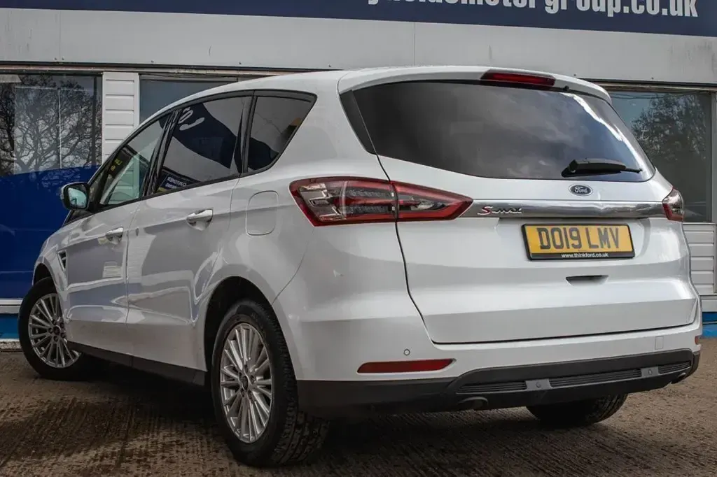 Used Ford S-MAX Zetec 165 HP (121 kW) 2019 White MPV