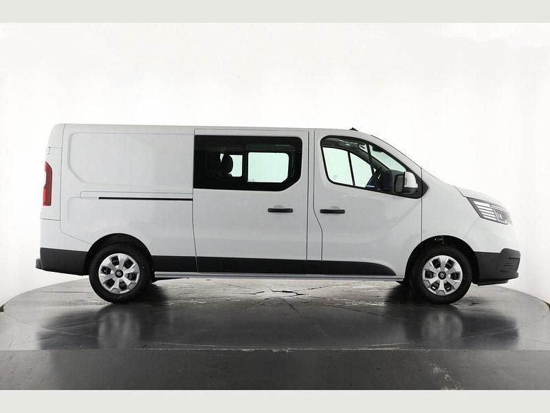 Begagnad Renault Trafic 150 HK (110 kW) 2024 Vit Minibuss