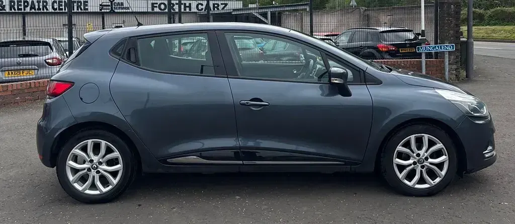 Used Renault Clio Dynamique 90 HP (66 kW) 2017 Grey Hatchback