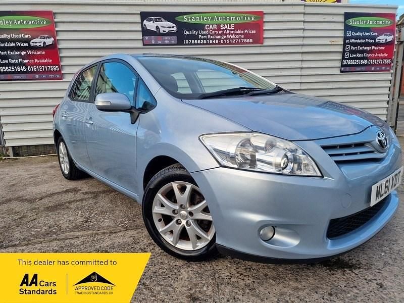 Blue Used 2011 Toyota Auris Hatchback | £3,490 (Fair price) - Image 1/4