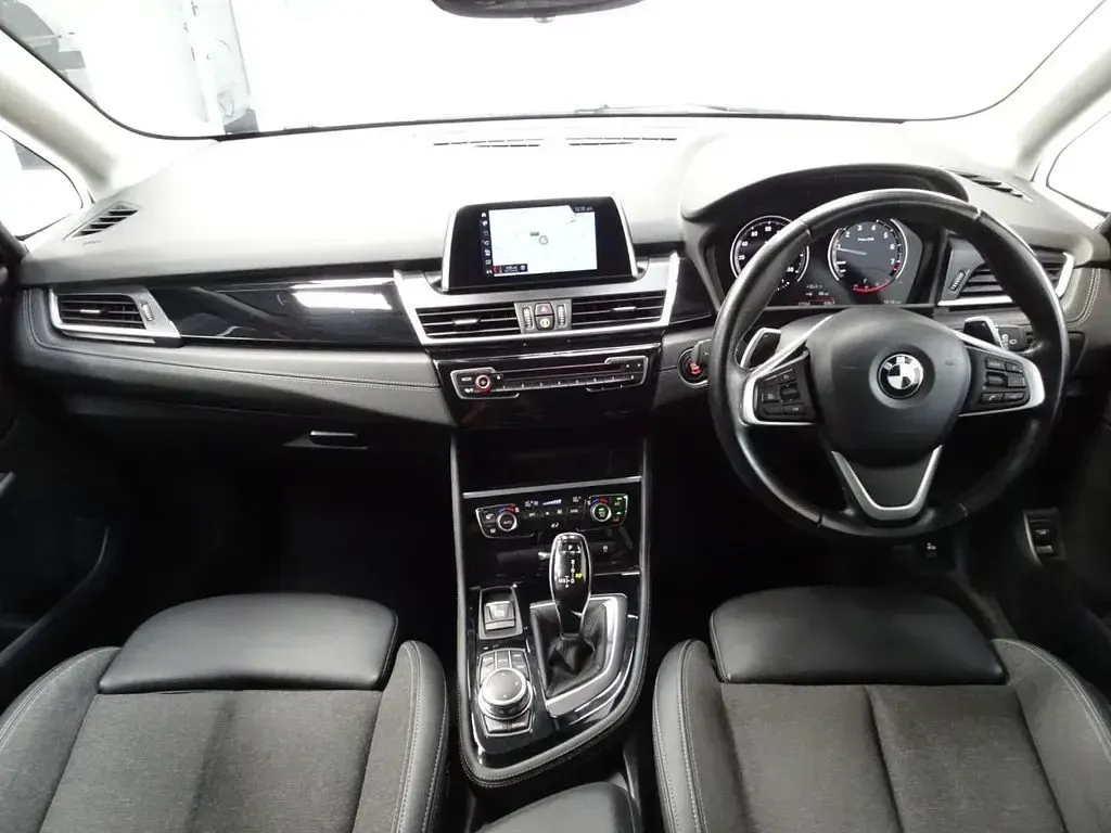 Used BMW 220 Sport Line 192 HP (141 kW) 2018 White Hatchback