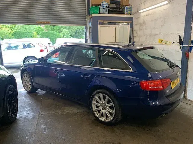 Used Audi A4 177 HP (130 kW) 2015 Blue Estate