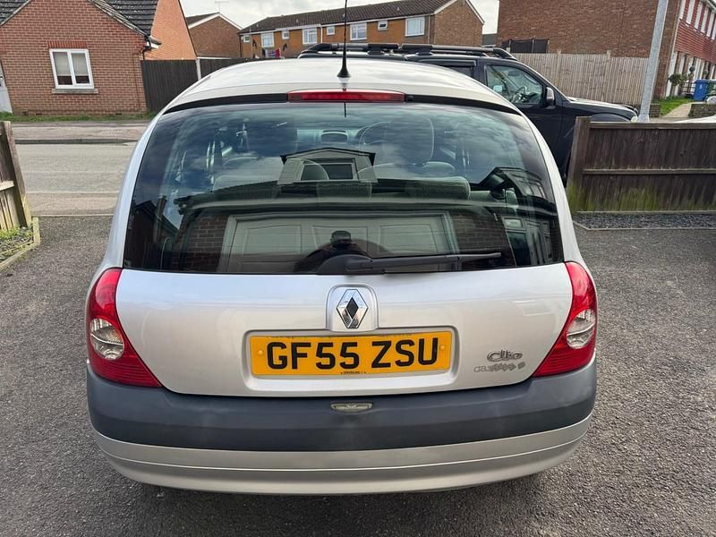 Used Renault Clio II Campus 2005 Silver Hatchback