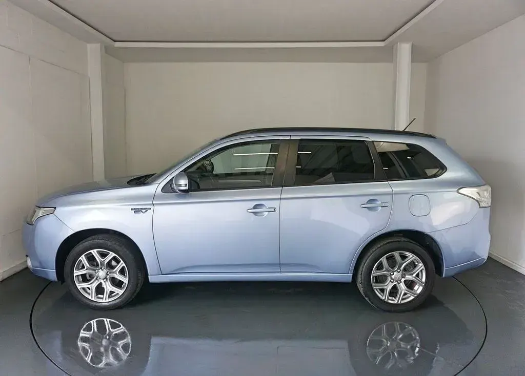 Used Mitsubishi Outlander P-HEV 200 HP (147 kW) 2015 Blue SUV