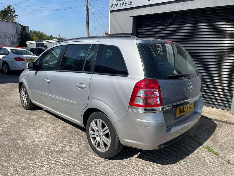 Second-hand Vauxhall Zafira 110 CP (80 kW) 2012 Argintiu Monovolum