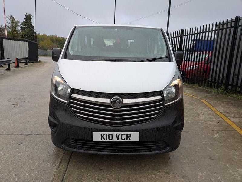 Used Vauxhall Vivaro 115 HP (84 kW) 2015 White MPV