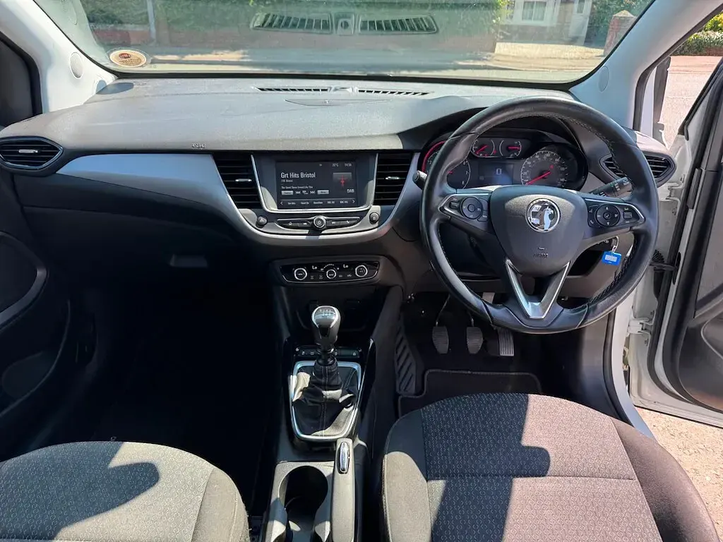 Used Vauxhall Crossland X S 2019 White SUV