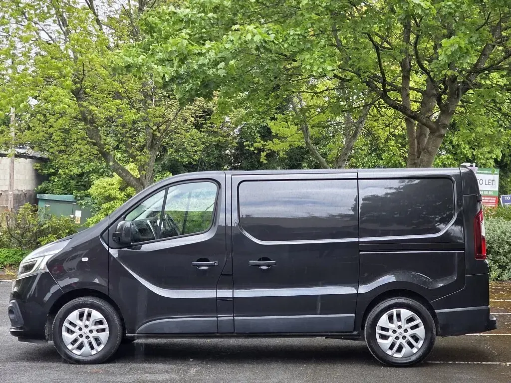 Used Renault Trafic 2019 Black MPV