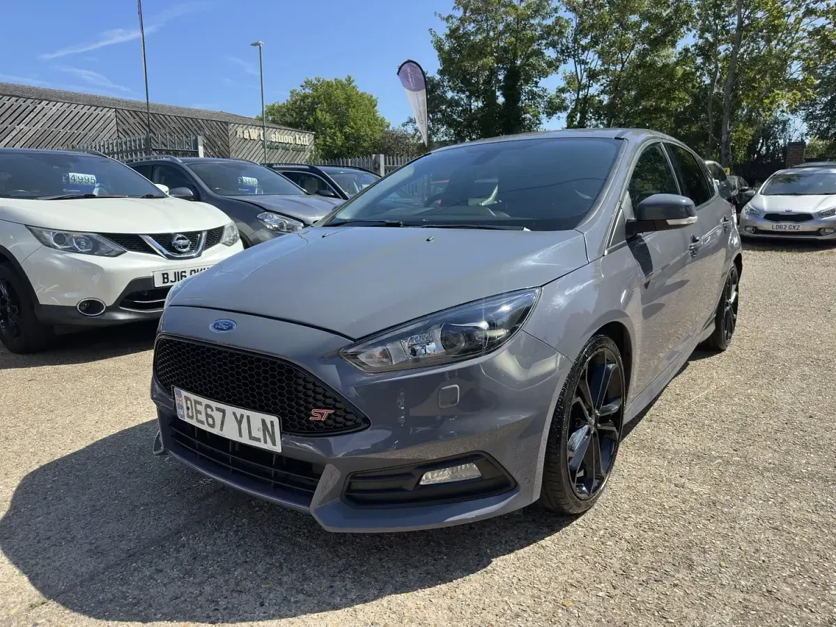 Used Ford Focus ST 185 HP (136 kW) 2017 Grey Hatchback