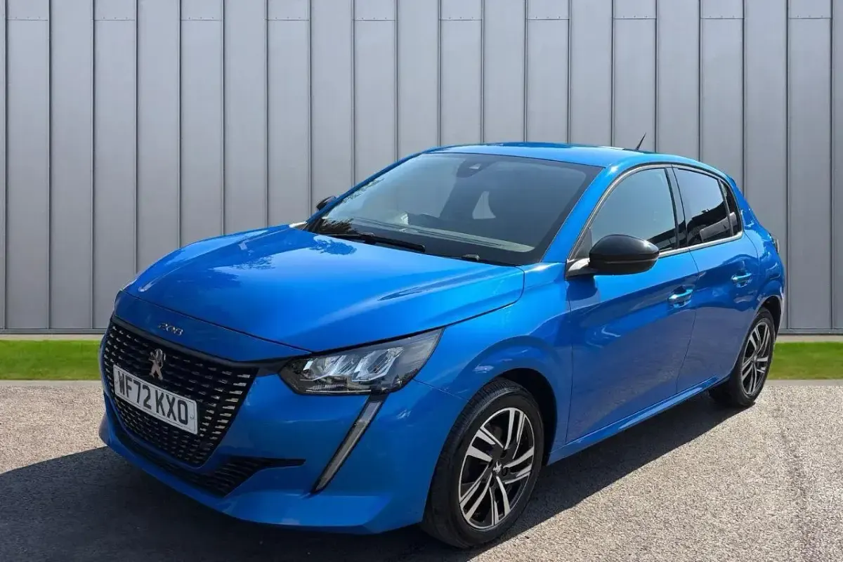 Used Peugeot 208 Allure+ 99 HP (72 kW) 2022 Blue Hatchback