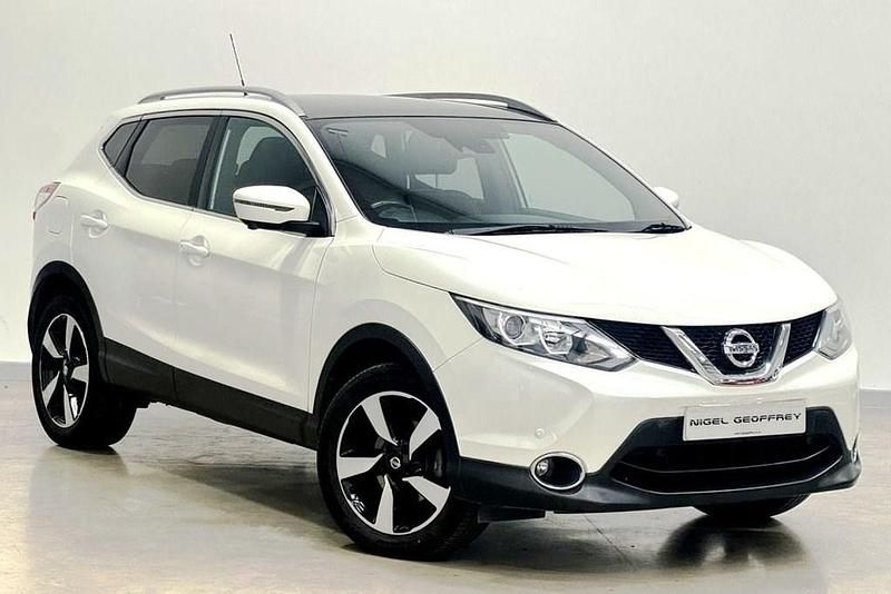 White Used 2017 Nissan Qashqai N-Vision SUV | £9,690 (Fair price) - Image 1/4