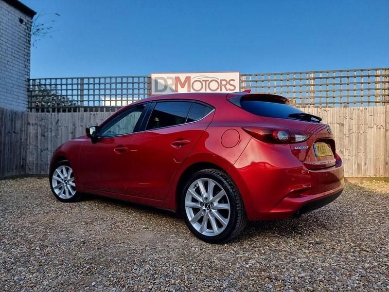 Used Mazda 3 Inclusive 120 HP (88 kW) 2016 Red Hatchback