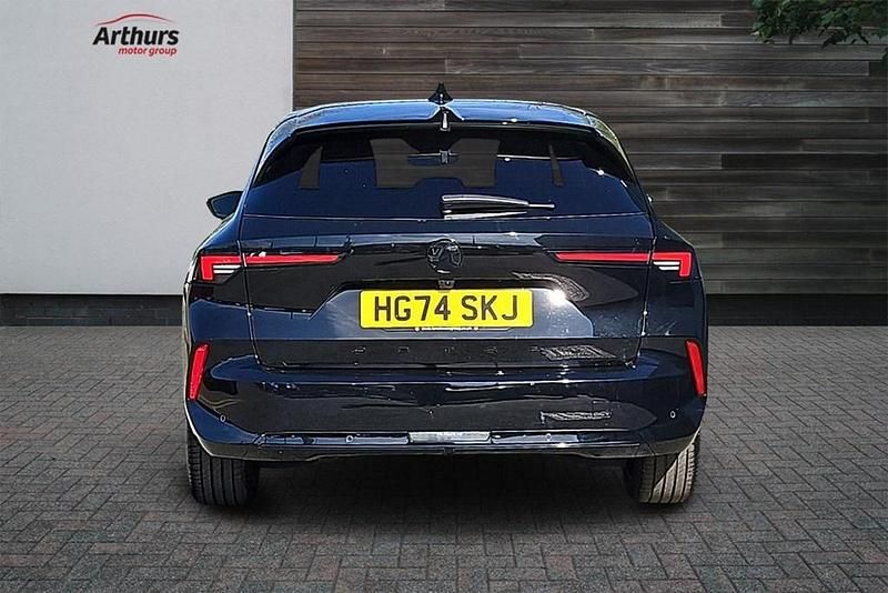 Used Vauxhall Astra S 130 HP (95 kW) 2024 Black Estate