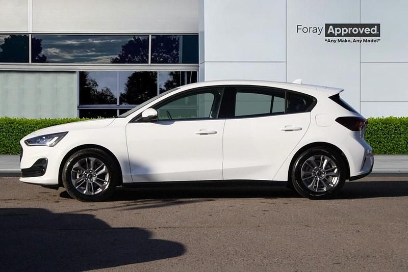 Begagnad Ford Focus Titanium 2024 Vit Halvkombi