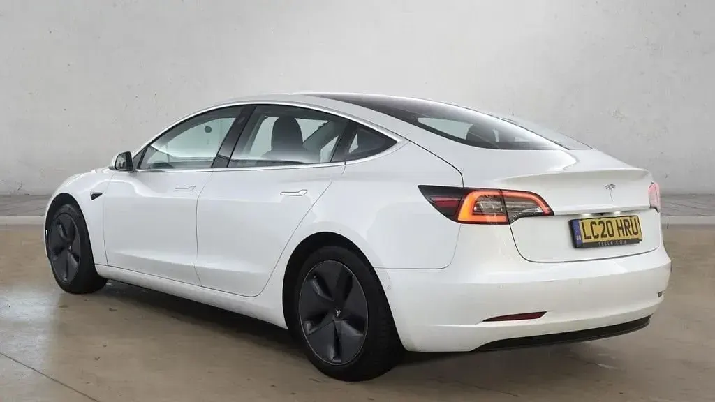 Usado Tesla Model 3 Standard Range Plus 177 kW (241 HP) 2020 Branco Sedan