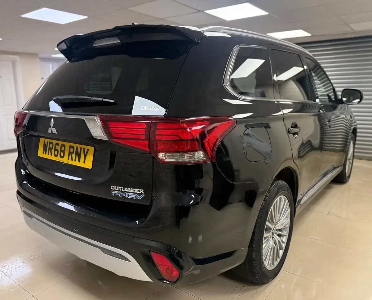 Used Mitsubishi Outlander P-HEV 2018 Black Estate