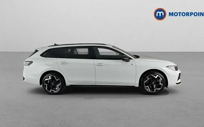 Used VW Passat R-line 204 HP (150 kW) 2025 White Estate