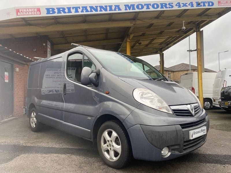 Grey Used 2014 Vauxhall Vivaro Sportive MPV | £2,995 (Good price) - Image 1/4