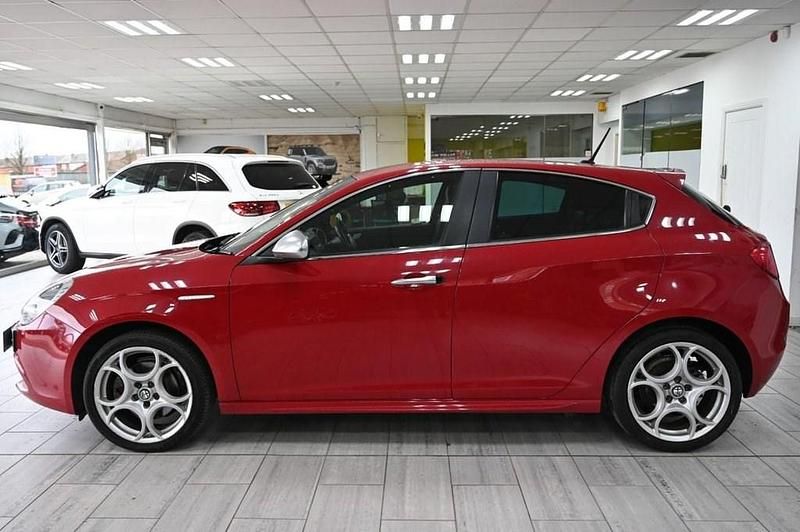 Used Alfa Romeo Giulietta Exclusive 150 HP (110 kW) 2015 Red Hatchback