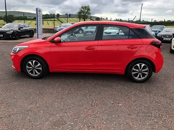 Used Hyundai i20 SE 84 HP (61 kW) 2019 Red Hatchback