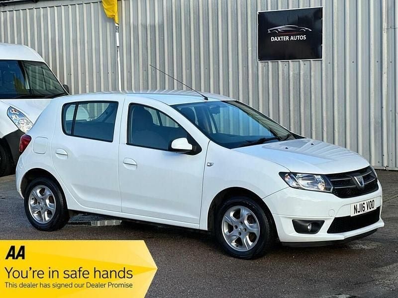 White Used 2016 Dacia Sandero Lauréate Hatchback | £4,150 (Good price) - Image 1/2