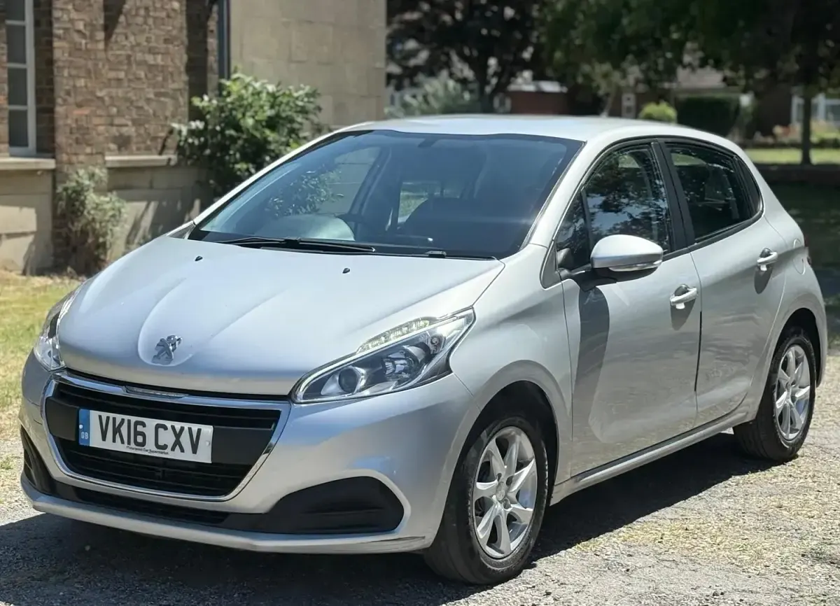 Used Peugeot 208 Active 68 HP (50 kW) 2016 Silver Hatchback