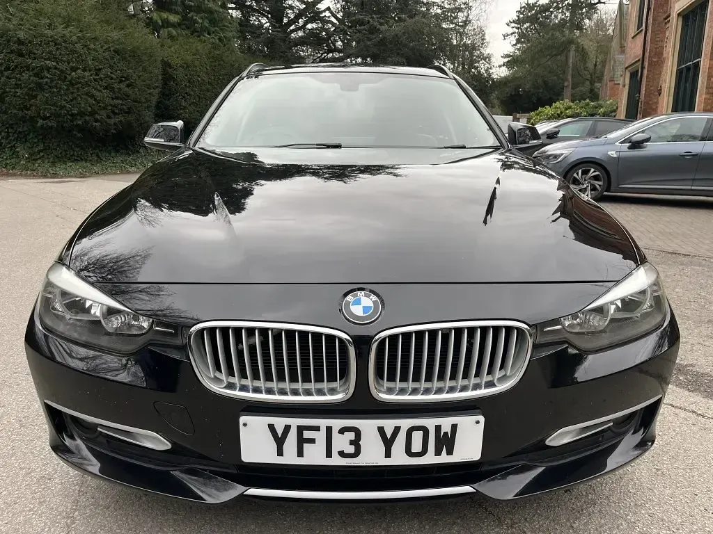 Begagnad BMW 320 2013 Svart Kombi