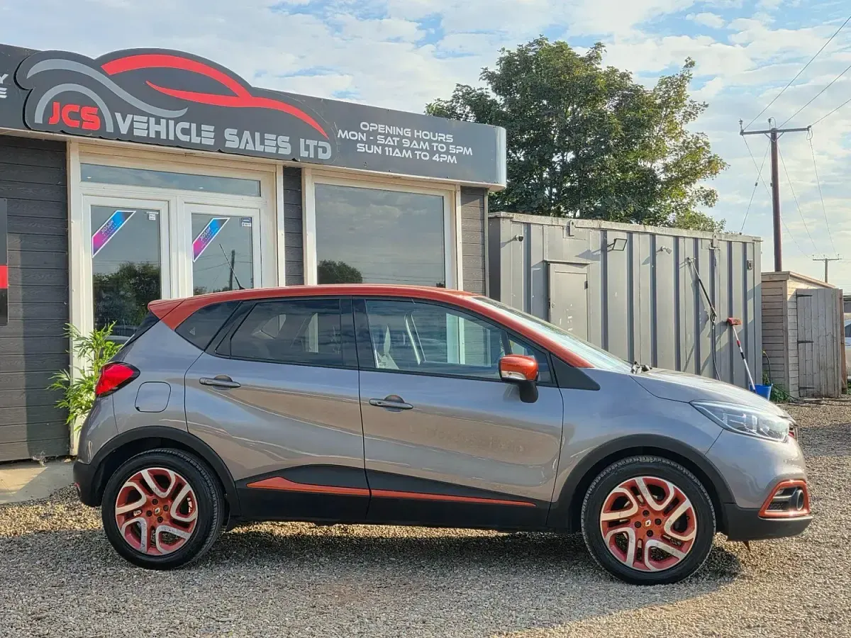 Used Renault Captur Dynamique 90 HP (66 kW) 2015 Grey/orange SUV