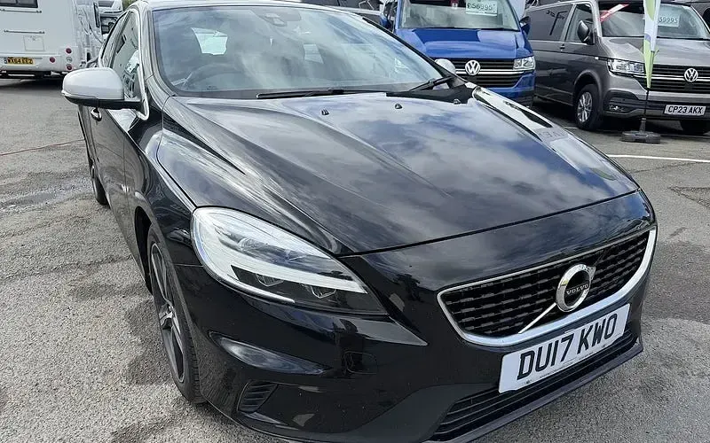 Used Volvo V40 R-Design 122 HP (89 kW) 2019 Hatchback