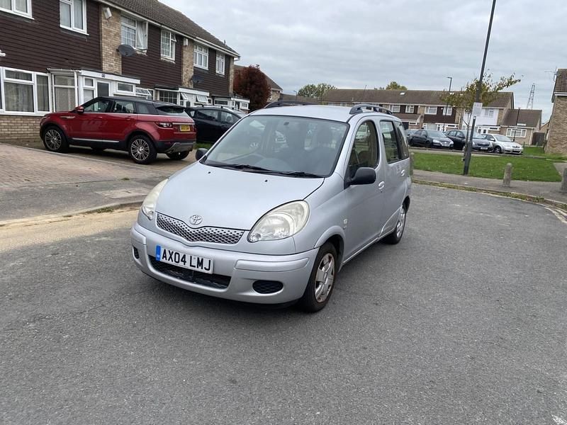 Silver Used 2004 Toyota Yaris Verso T3 MPV | £2,395 - Image 1/4