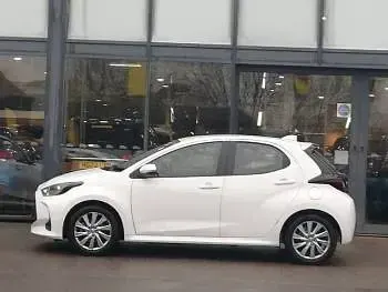 Used Toyota Yaris 116 HP (85 kW) 2023 White Hatchback