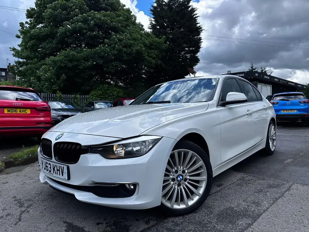 Used BMW 320 Luxury Line 2013 White Sedan