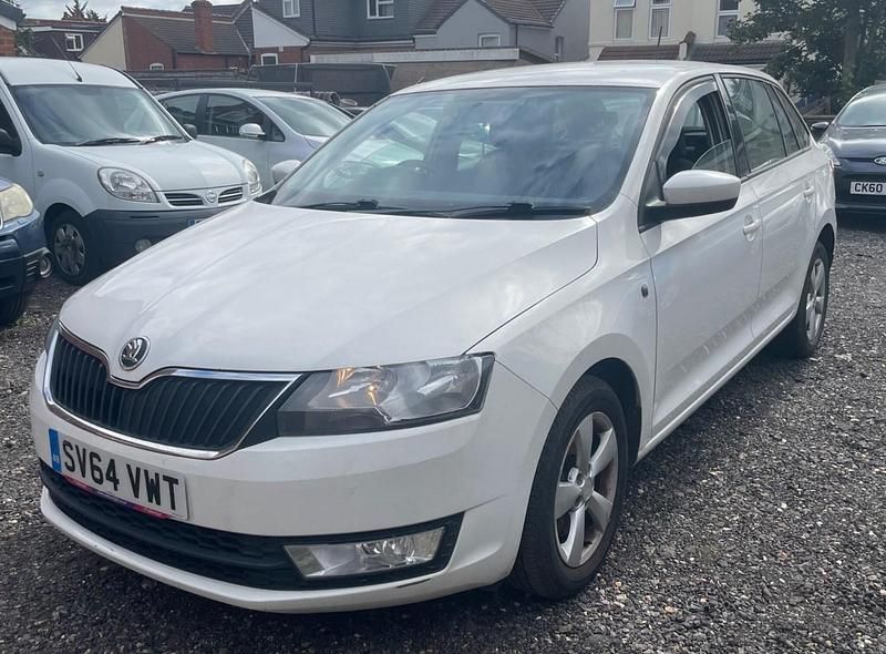 White Used 2014 Skoda Rapid SE Hatchback | £1,995 (Fair price) - Image 1/3